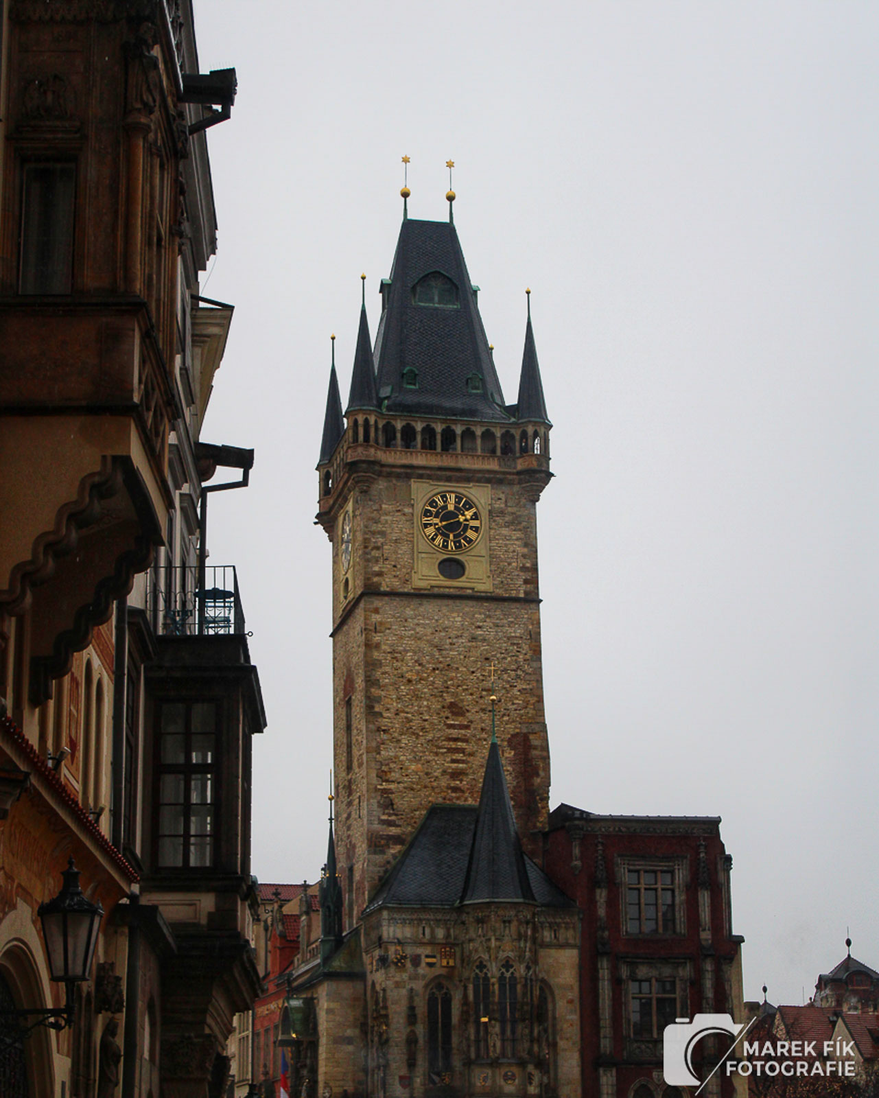Pražská architektura v městské atmosféře